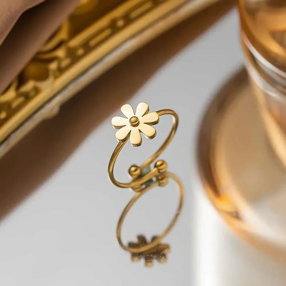 Gold Flower Ring Q943